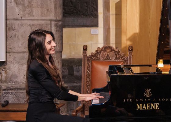 Christina Maria Koti au piano, Steinway & Sons